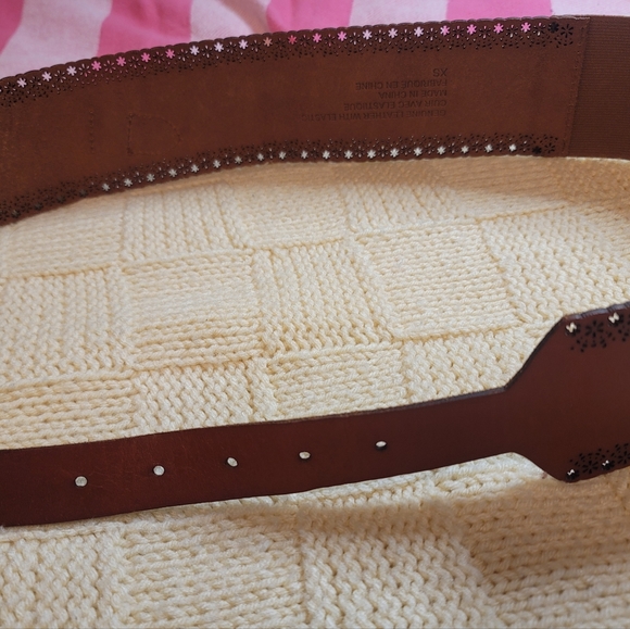 Genuine Leather Belt with Elastic, and Floral trim cutout - Picture 5 of 9